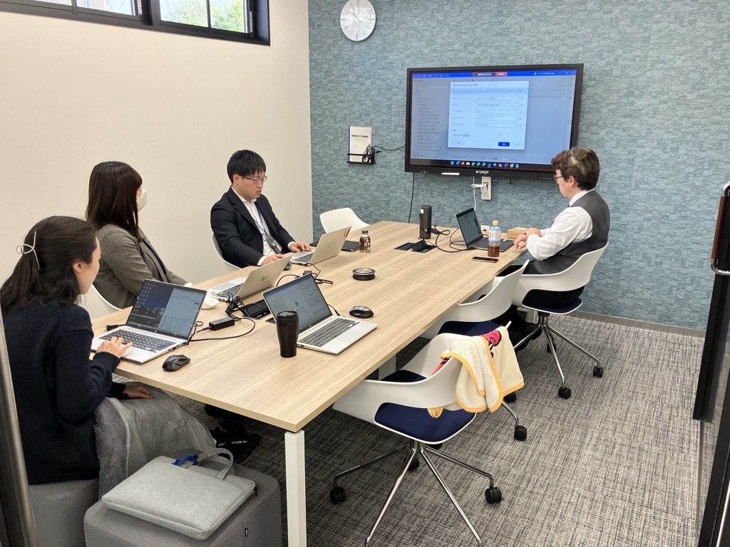 社内アプリ開発、進行中！